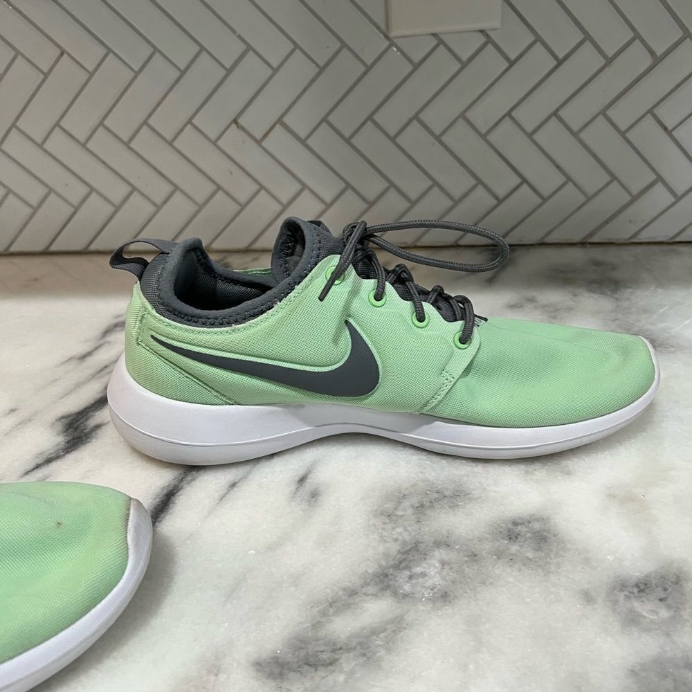 Nike Roshe Two Running Shoes Fresh Mint Green Women's Size 9 (844931-303)